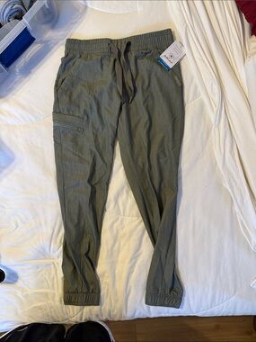 Women’s  ARIAT Olive Green Drawstring Cargo Joggers NWT
